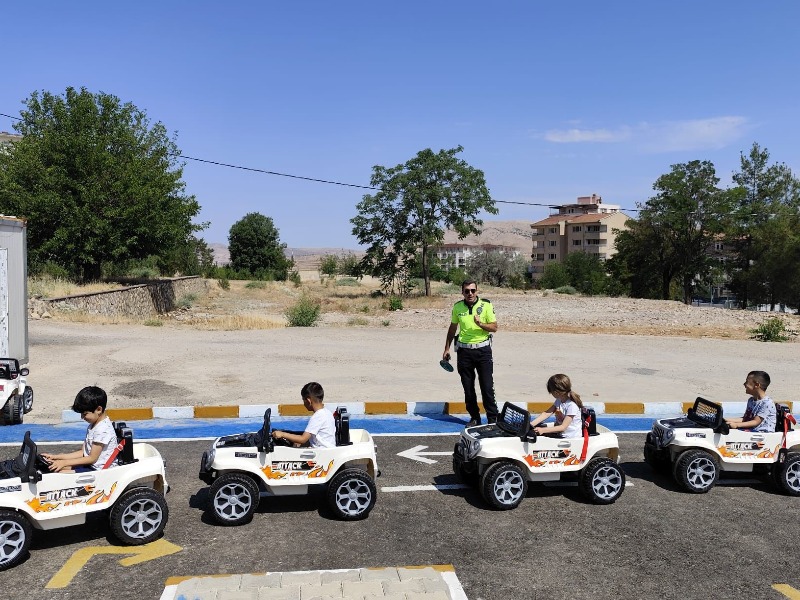 Trafik Dedektifleri Projesi Kapsamında Gercüş Anaokulunda Eğitim Gören Öğrencilere Trafik Eğitim Parkında Uygulamalı Trafik Eğitimi Verildi